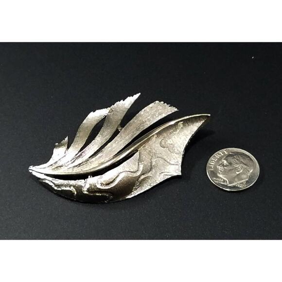 Vintage Leaf Brooch, Silver Tone, JJ Jonette Jewelry, 1970s, 2 1/2 Inches - Picture 10 of 10